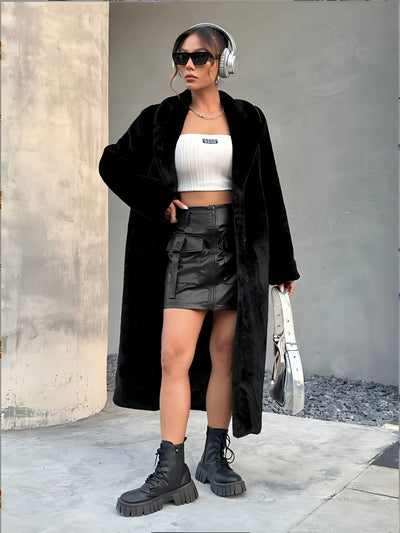 Lång svart fuskpälsjacka