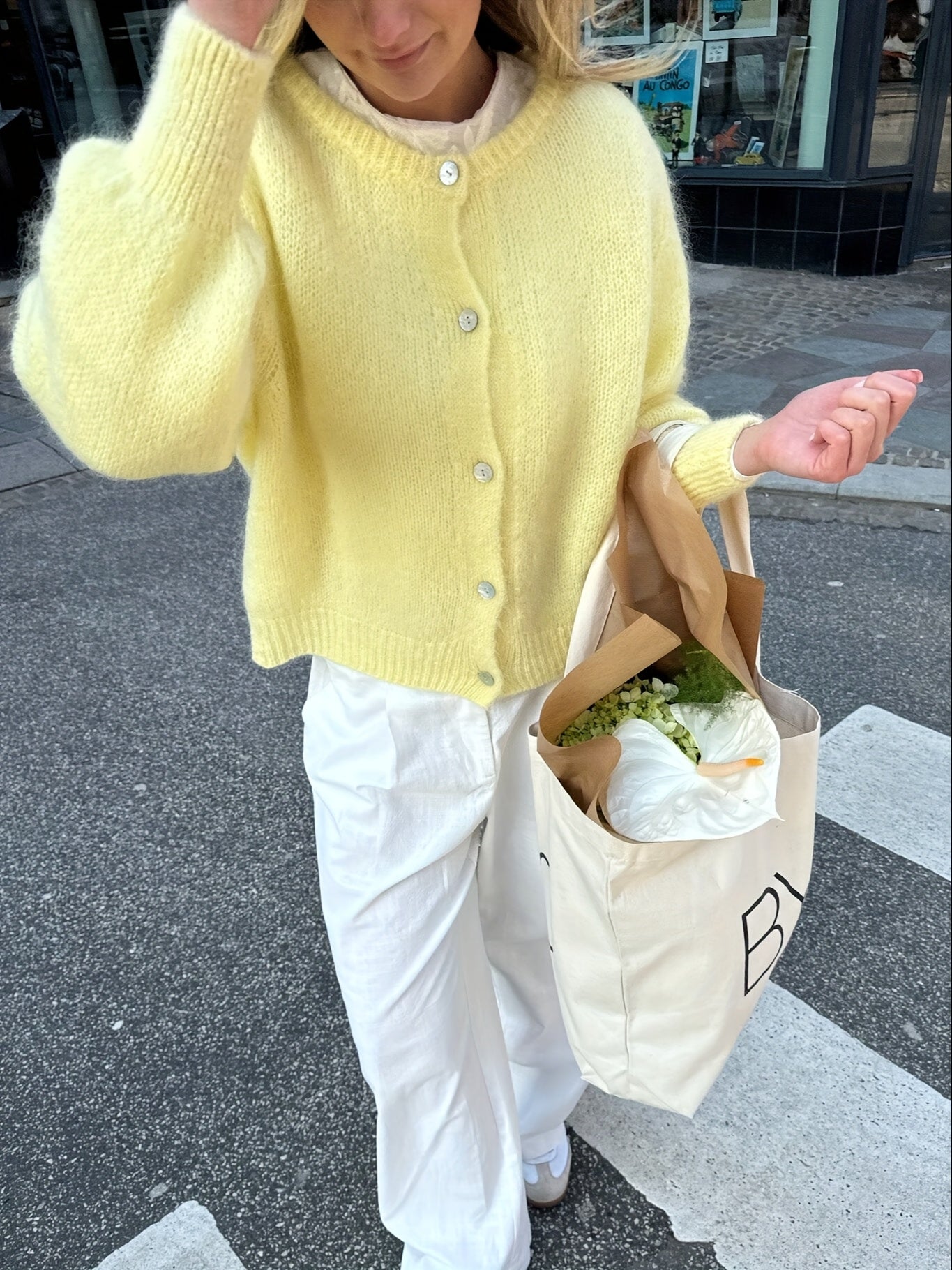 Stickad cardigan med rund hals