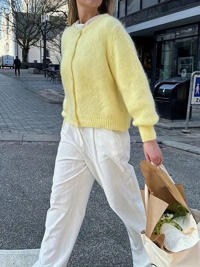 Stickad cardigan med rund hals